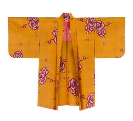 Informal women’s haori, meisen silk, 1900-1925
92 x 116 x 41,5 cm 
Manavello collection
